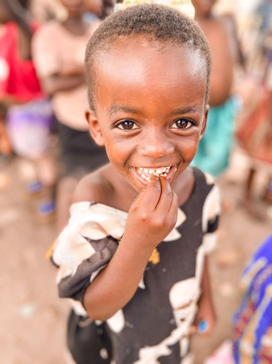 Landstraße in Uganda, auf der das nächste Projekt unterwegs sein wird