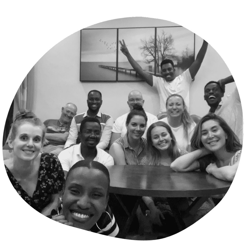 Das Team der Jona Foundation bei einem gemeinsamen Treffen